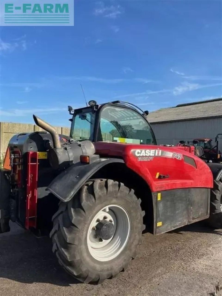 Case-IH farmlift 742 - Teleszkópos rakodó: 2 kép. Case-IH farmlift 742 - Teleszkópos rakodó: 2 kép.