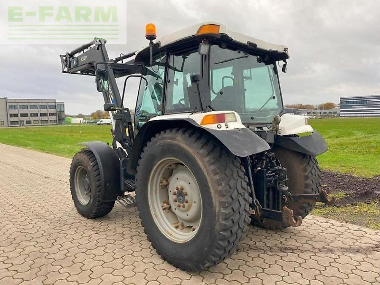 Traktor Case-IH jx 1090u: 7 kép. Traktor Case-IH jx 1090u: 7 kép.