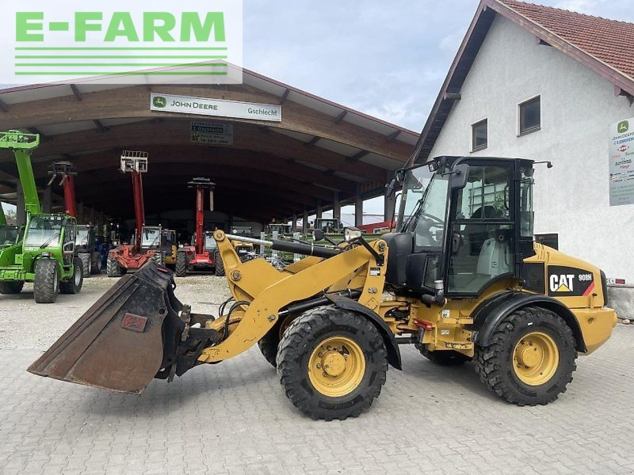 Caterpillar 908 h - Minikotró: 2 kép. Caterpillar 908 h - Minikotró: 2 kép.