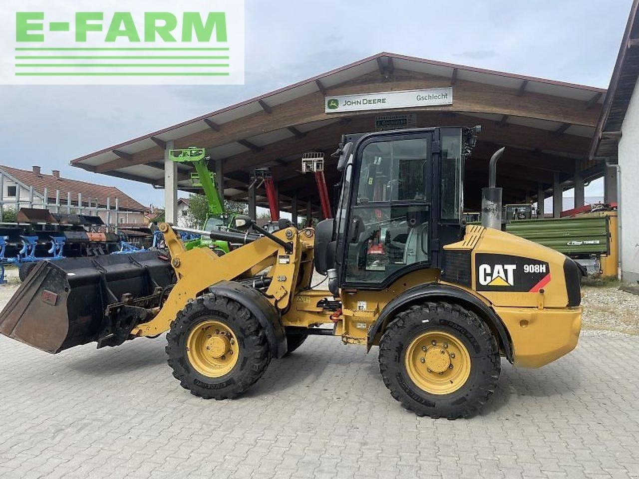Caterpillar 908 h - Minikotró: 1 kép. Caterpillar 908 h - Minikotró: 1 kép.