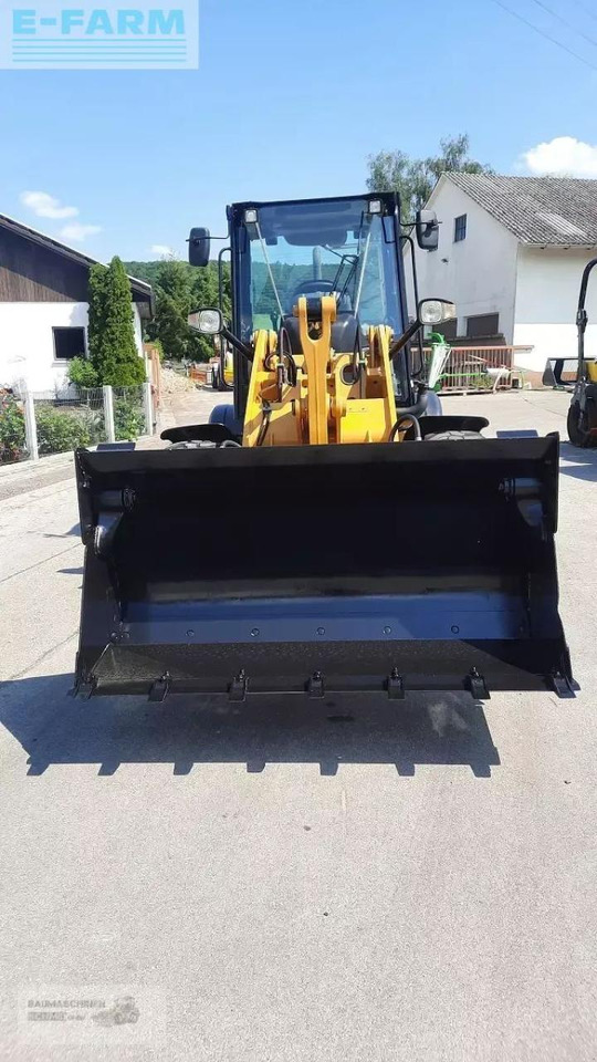 Caterpillar 908m 906 - Minikotró: 2 kép. Caterpillar 908m 906 - Minikotró: 2 kép.