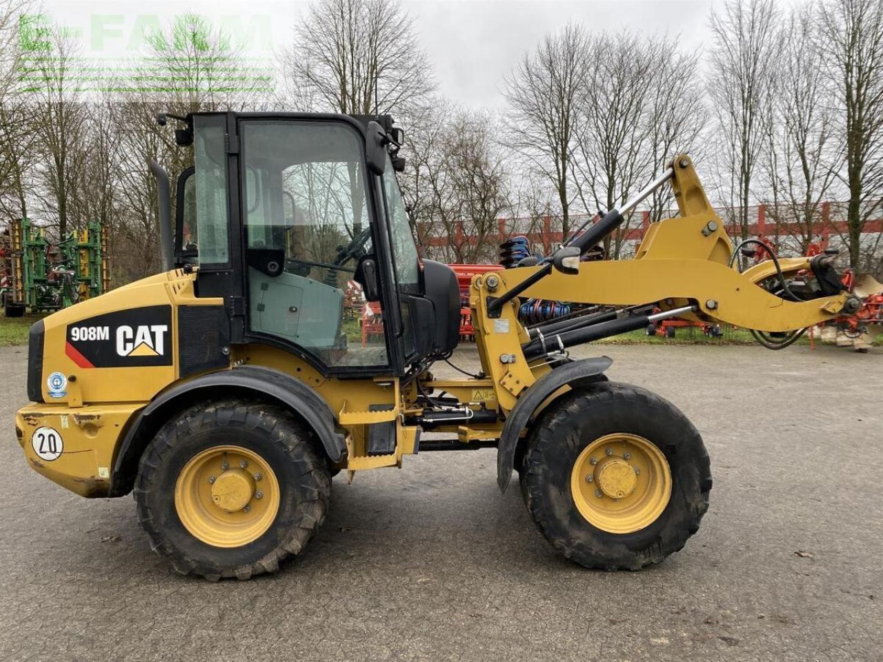Caterpillar 908m - Minikotró: 4 kép. Caterpillar 908m - Minikotró: 4 kép.