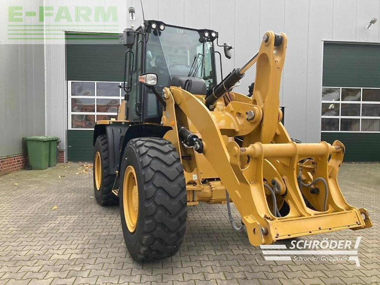 Caterpillar 914 m - Minikotró: 2 kép. Caterpillar 914 m - Minikotró: 2 kép.