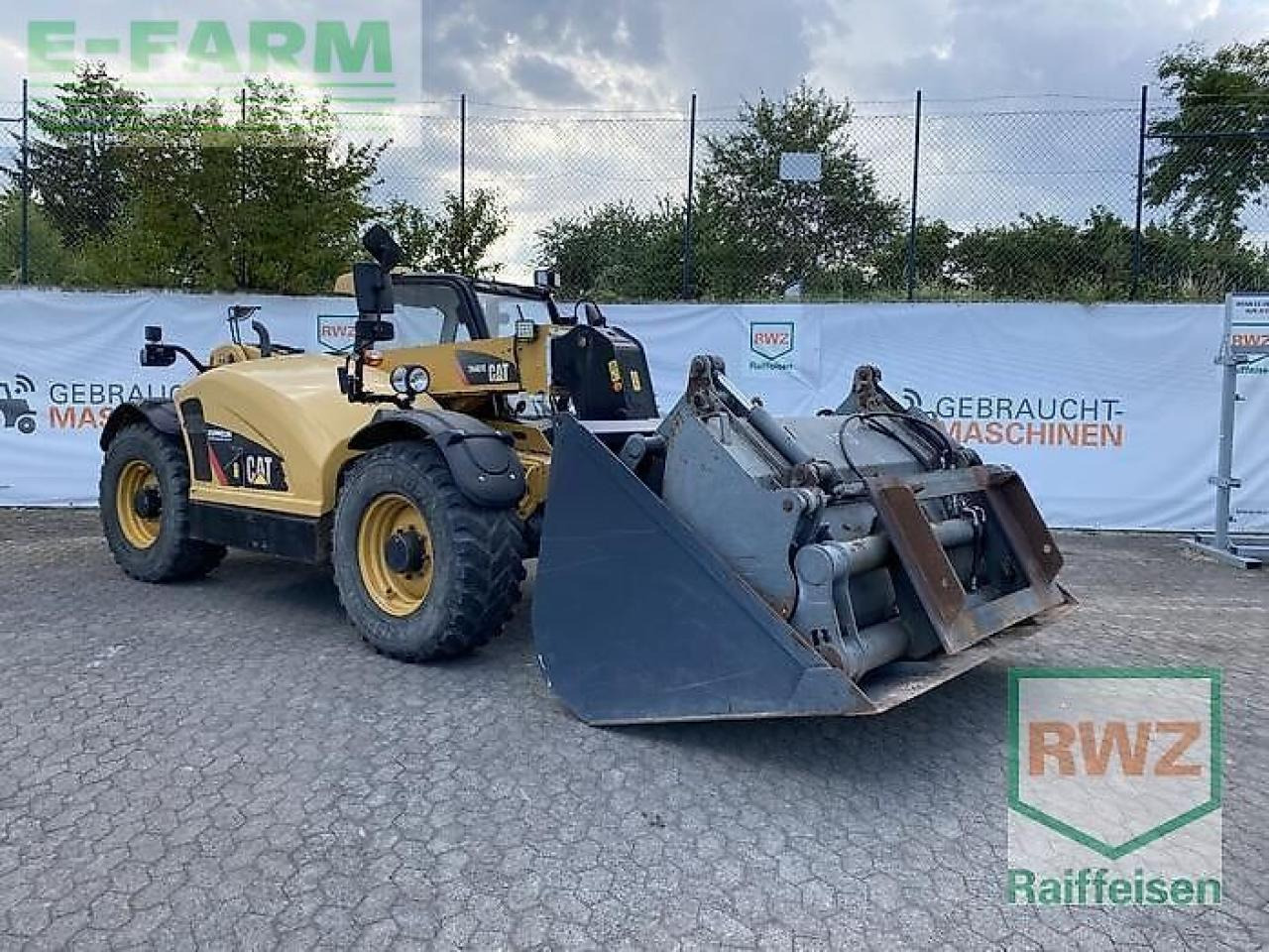 Caterpillar th 407c kompaktlad - Teleszkópos rakodó: 1 kép. Caterpillar th 407c kompaktlad - Teleszkópos rakodó: 1 kép.