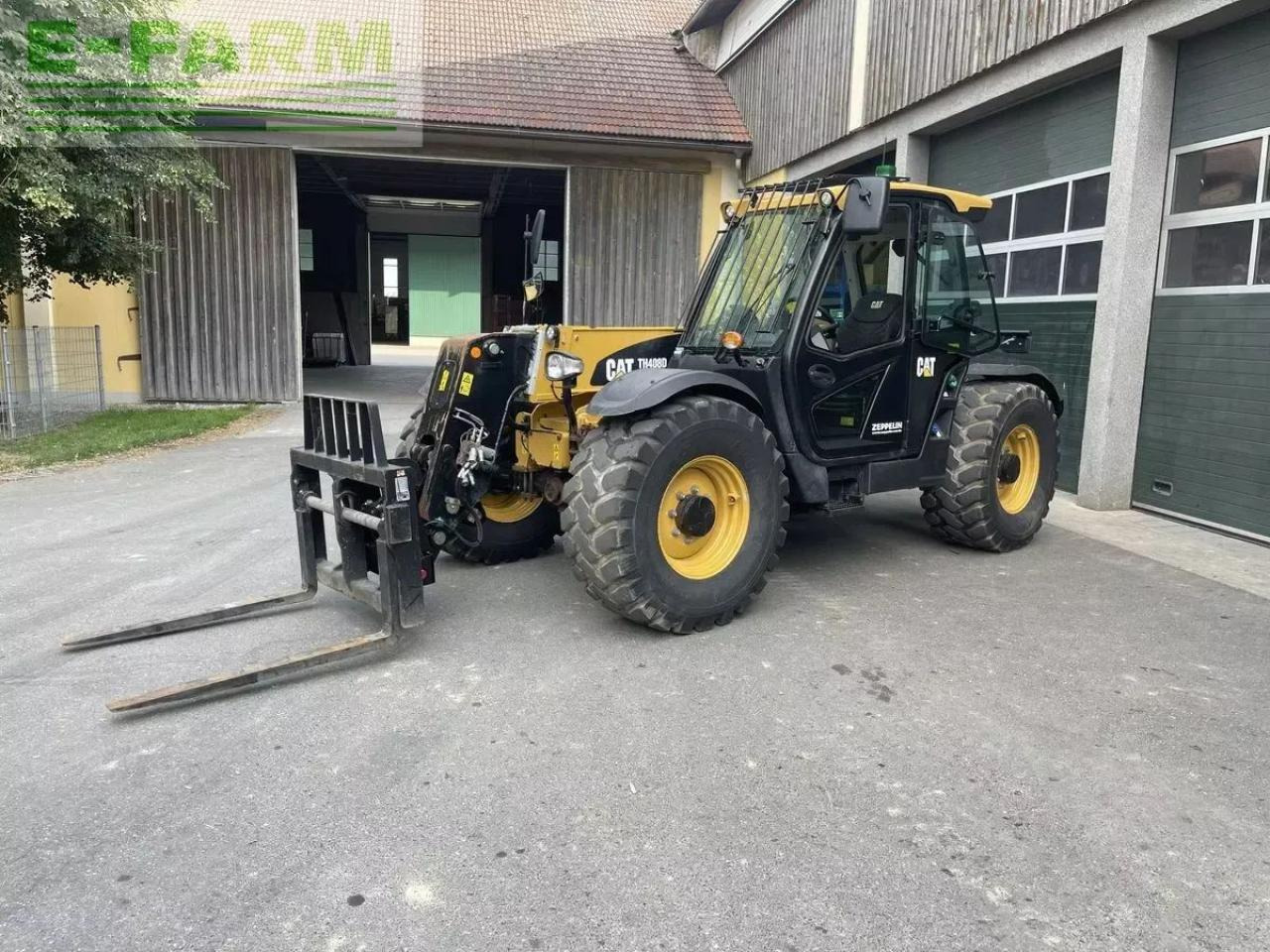 Caterpillar th408d - Teleszkópos rakodó: 2 kép. Caterpillar th408d - Teleszkópos rakodó: 2 kép.