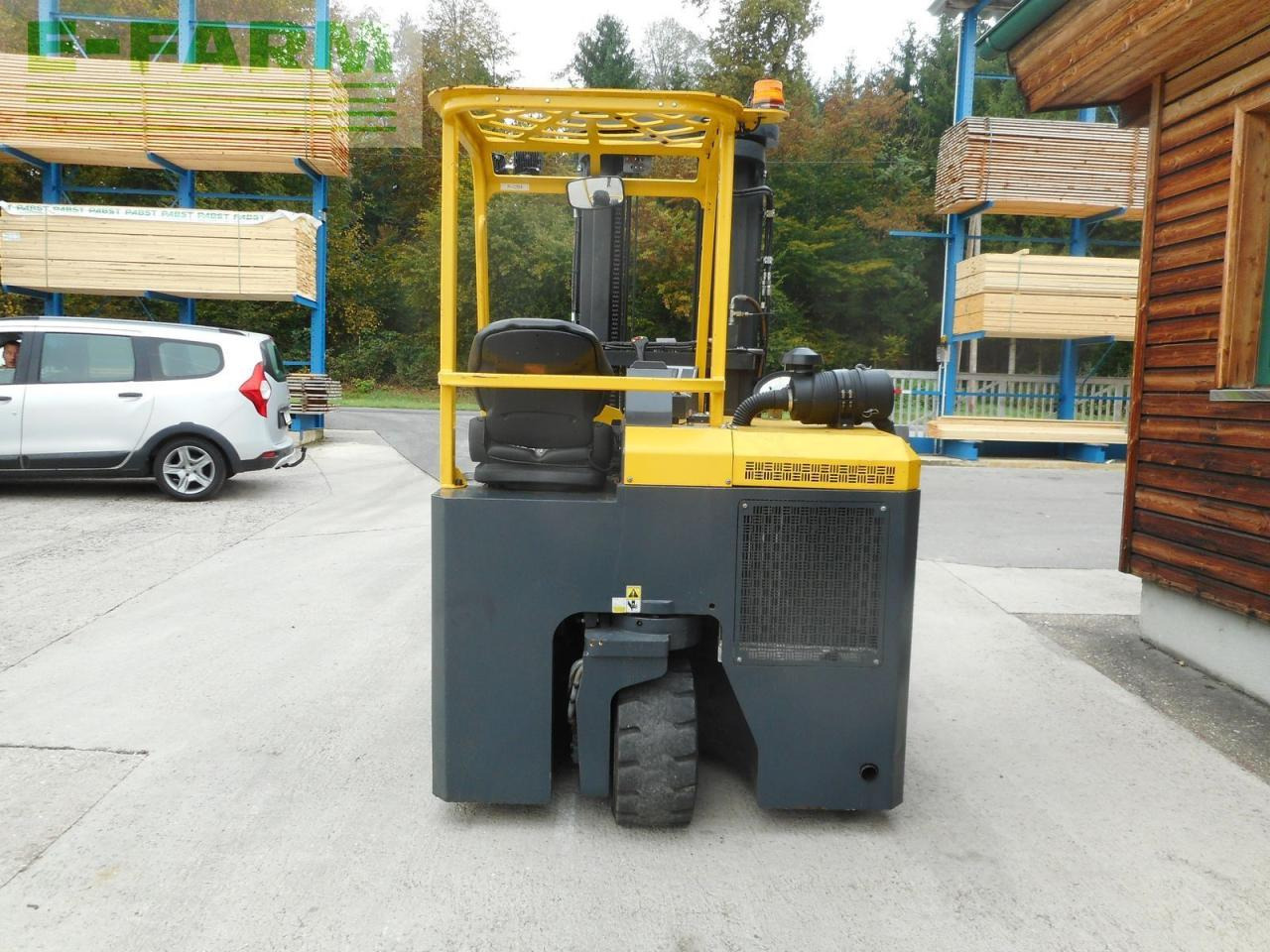Combilift cb3000 diesel allrad 4wege triplex ss zv - Villás targonca: 4 kép. Combilift cb3000 diesel allrad 4wege triplex ss zv - Villás targonca: 4 kép.