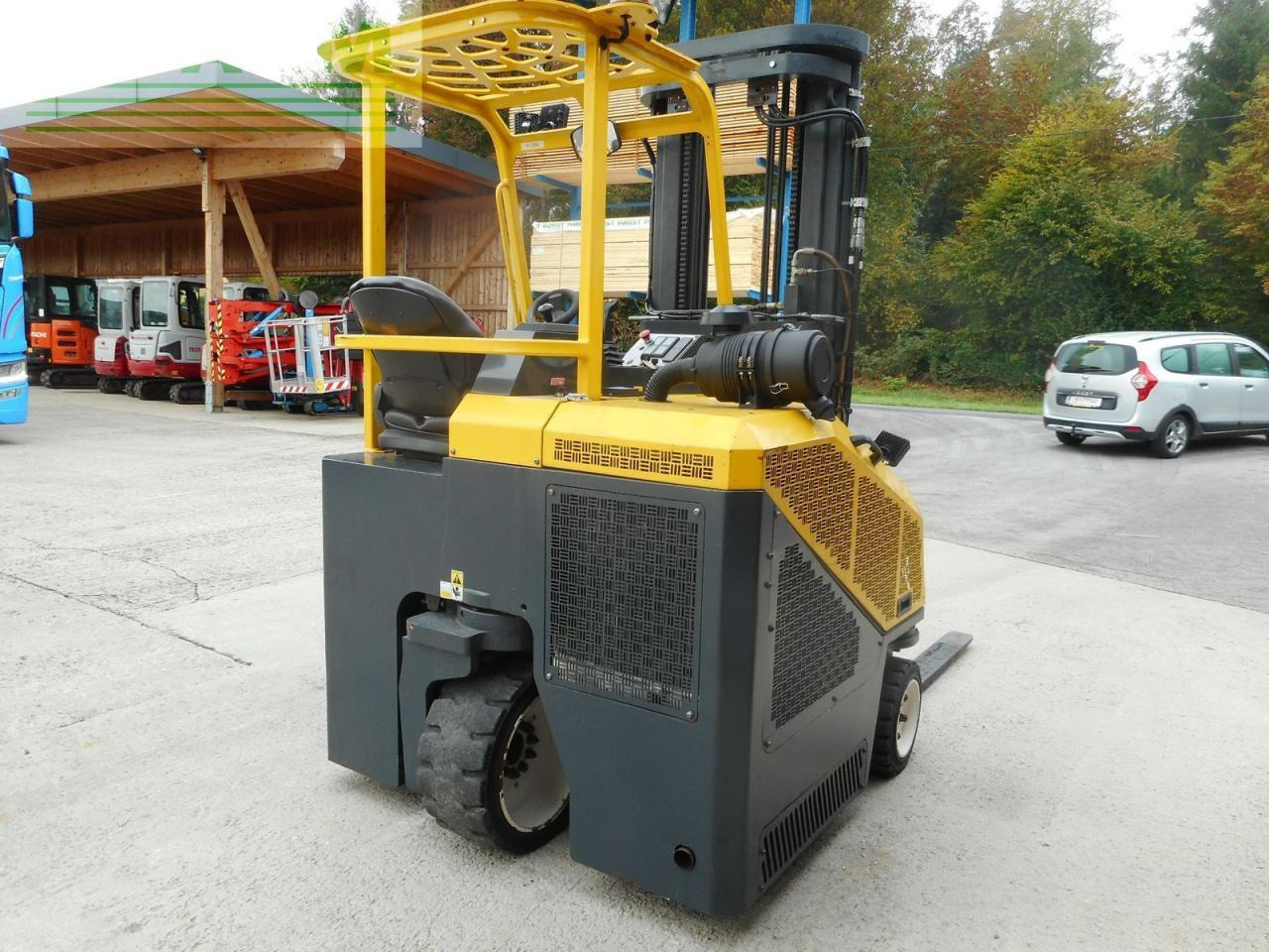 Combilift cb3000 diesel allrad 4wege triplex ss zv - Villás targonca: 5 kép. Combilift cb3000 diesel allrad 4wege triplex ss zv - Villás targonca: 5 kép.