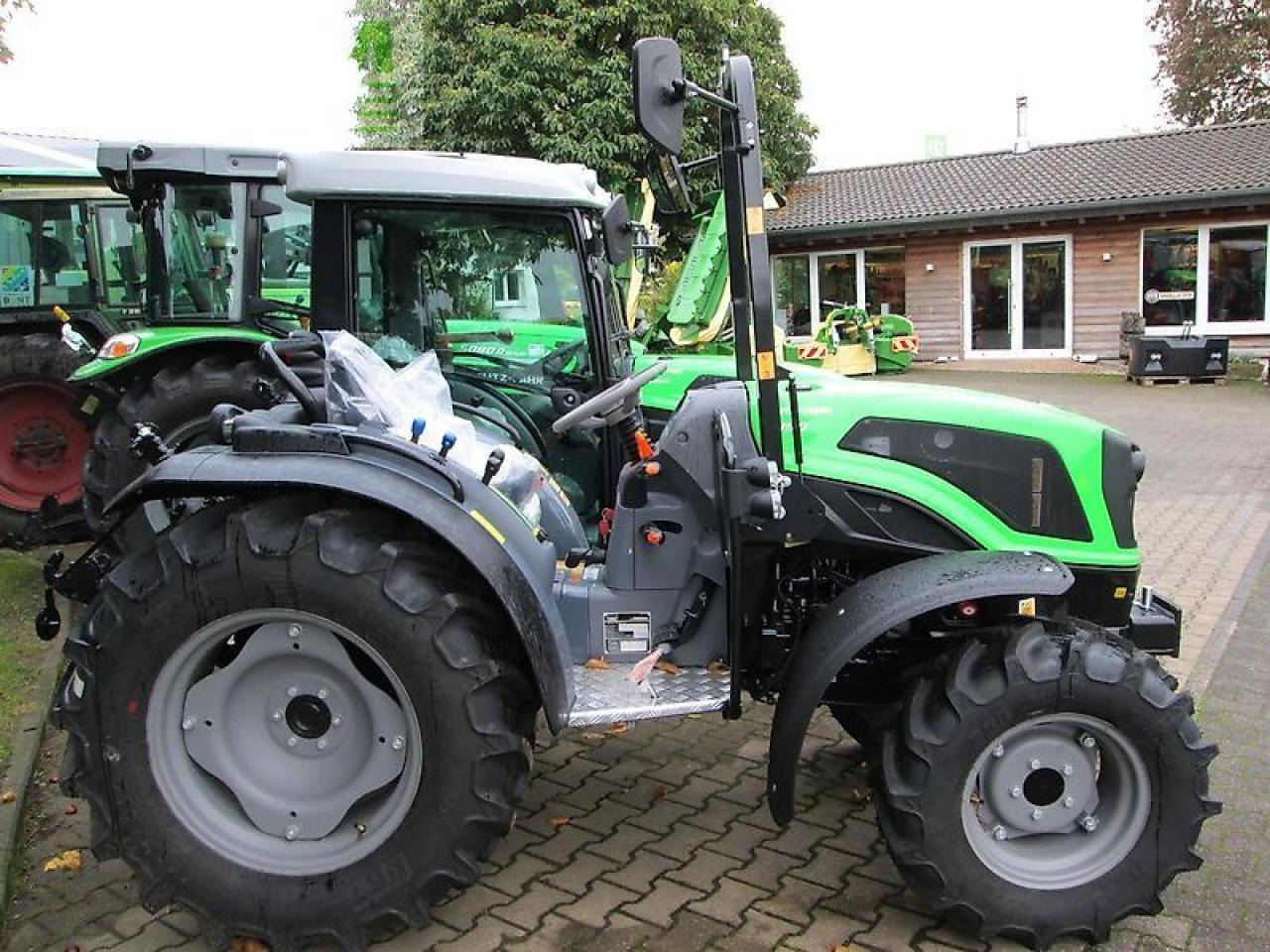 Deutz-Fahr 3050 - Traktor: 3 kép. Deutz-Fahr 3050 - Traktor: 3 kép.