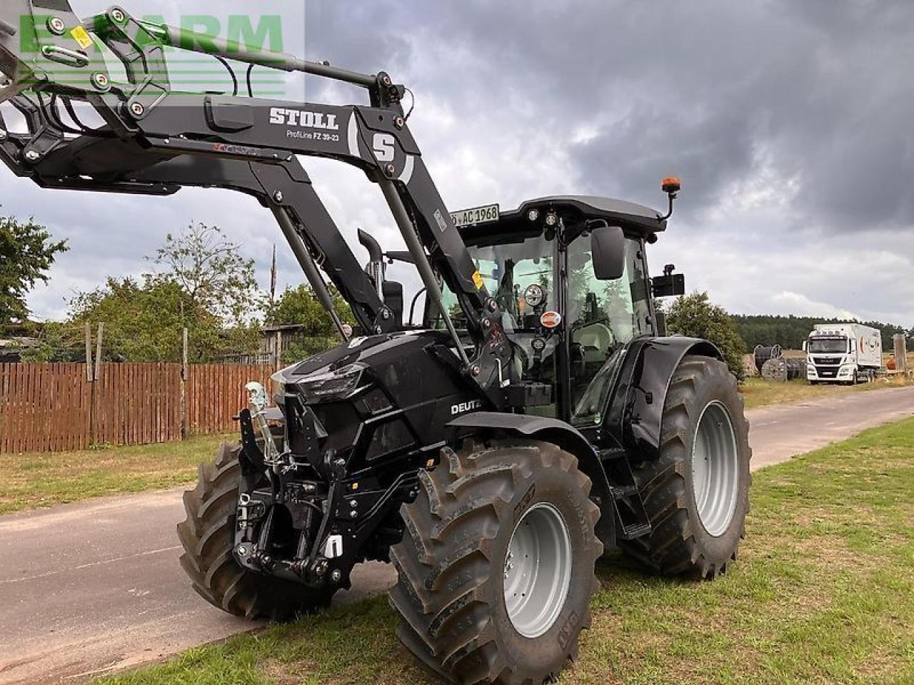Deutz-Fahr 6135 c ttv mit stoll frontlader TTV - Traktor: 1 kép. Deutz-Fahr 6135 c ttv mit stoll frontlader TTV - Traktor: 1 kép.