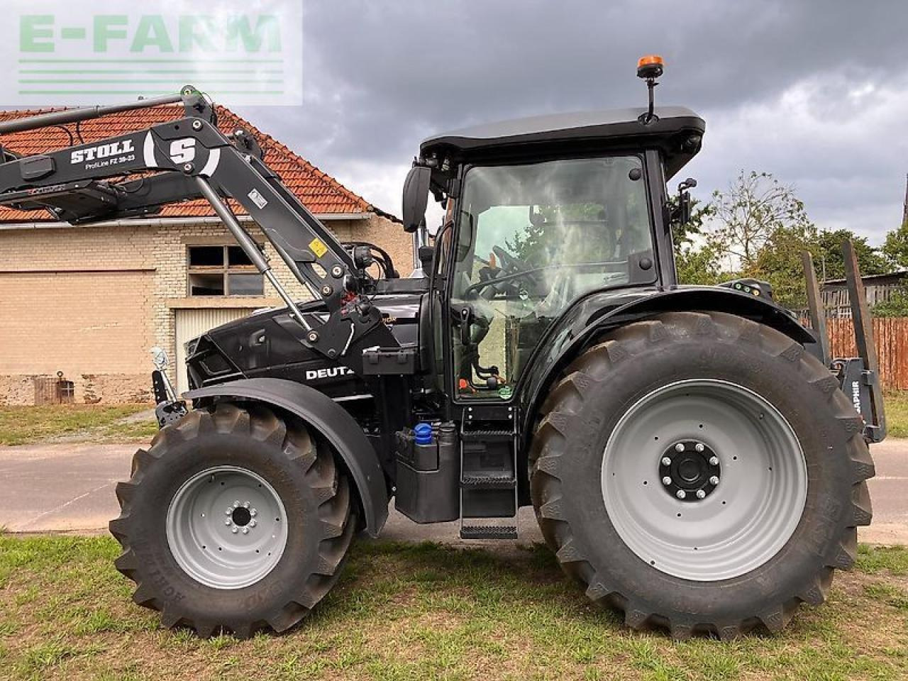 Deutz-Fahr 6135 c ttv mit stoll frontlader TTV - Traktor: 2 kép. Deutz-Fahr 6135 c ttv mit stoll frontlader TTV - Traktor: 2 kép.