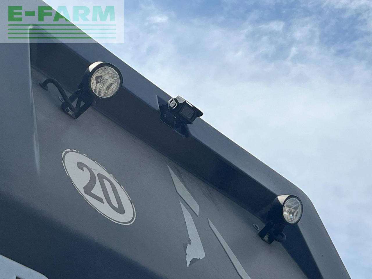 Kombájn Deutz-Fahr C9206 TS: 6 kép. Kombájn Deutz-Fahr C9206 TS: 6 kép.