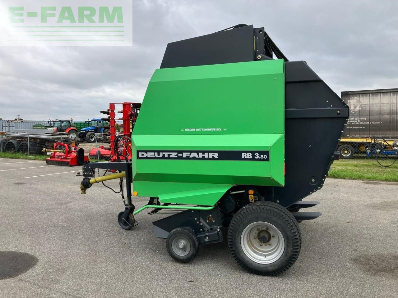Deutz-Fahr RB 3.80 - Kocka bálázó: 2 kép. Deutz-Fahr RB 3.80 - Kocka bálázó: 2 kép.
