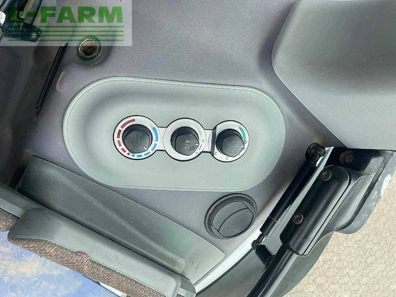 Traktor Deutz-Fahr lamborghini r 6.160.4: 14 kép. Traktor Deutz-Fahr lamborghini r 6.160.4: 14 kép.