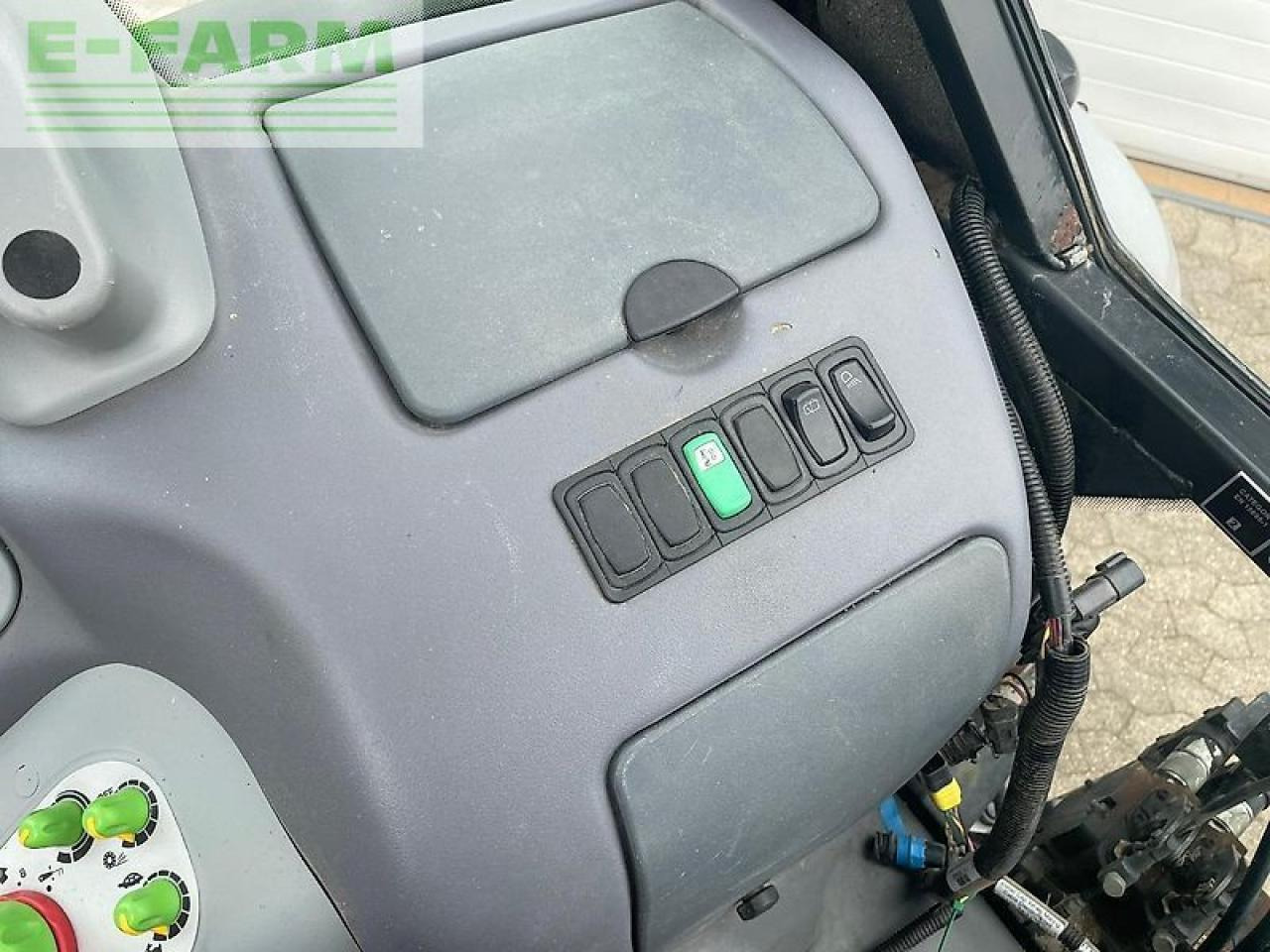 Traktor Deutz-Fahr lamborghini r 6.160.4: 16 kép. Traktor Deutz-Fahr lamborghini r 6.160.4: 16 kép.