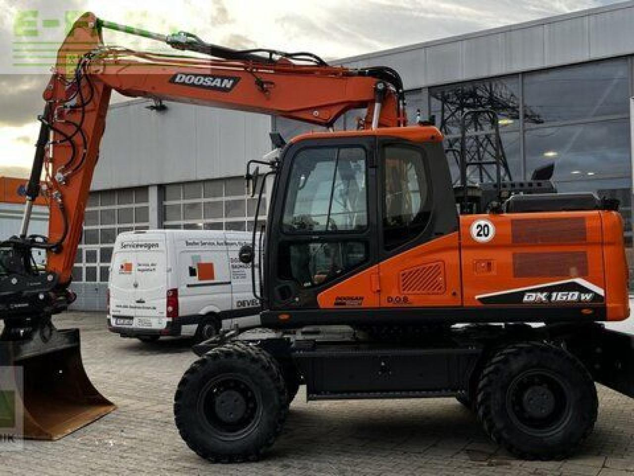 Doosan dx 160w-7 - Gumikerekes kotró: 2 kép. Doosan dx 160w-7 - Gumikerekes kotró: 2 kép.