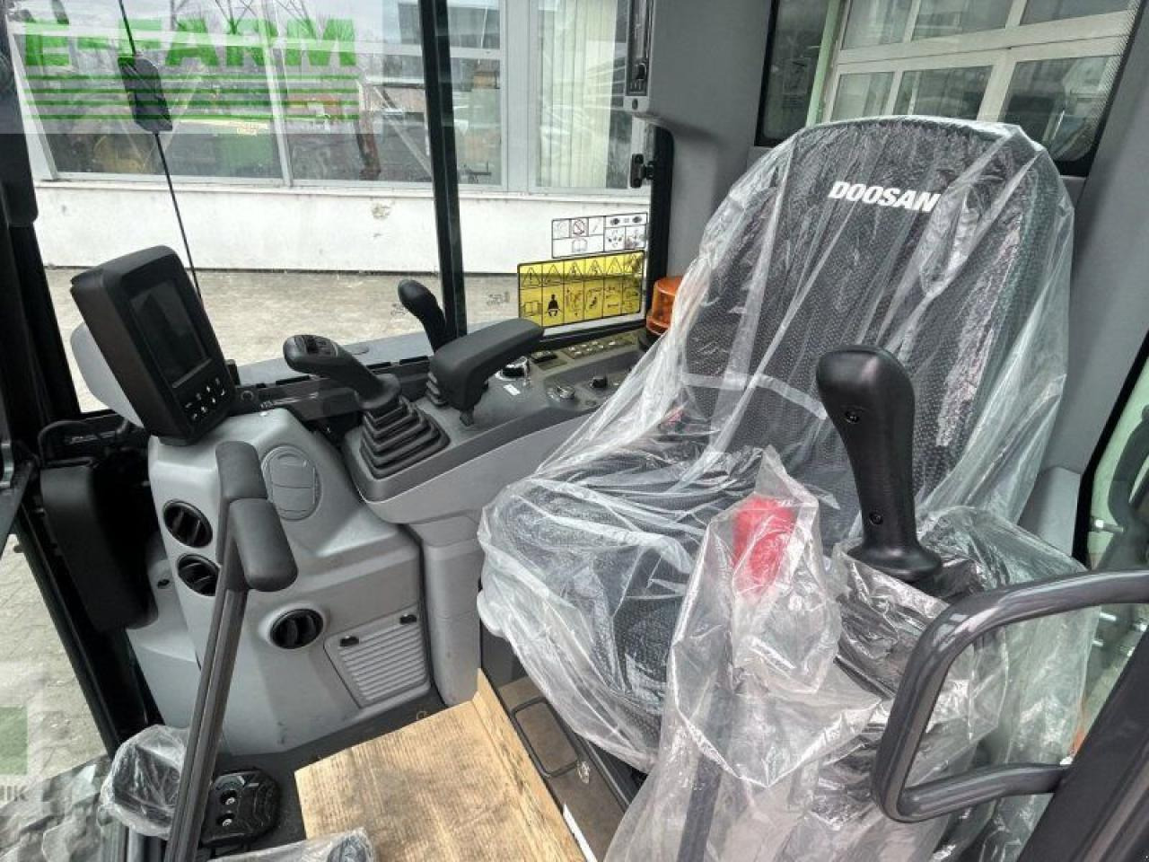 Minikotró Doosan dx 35z-7: 10 kép.
