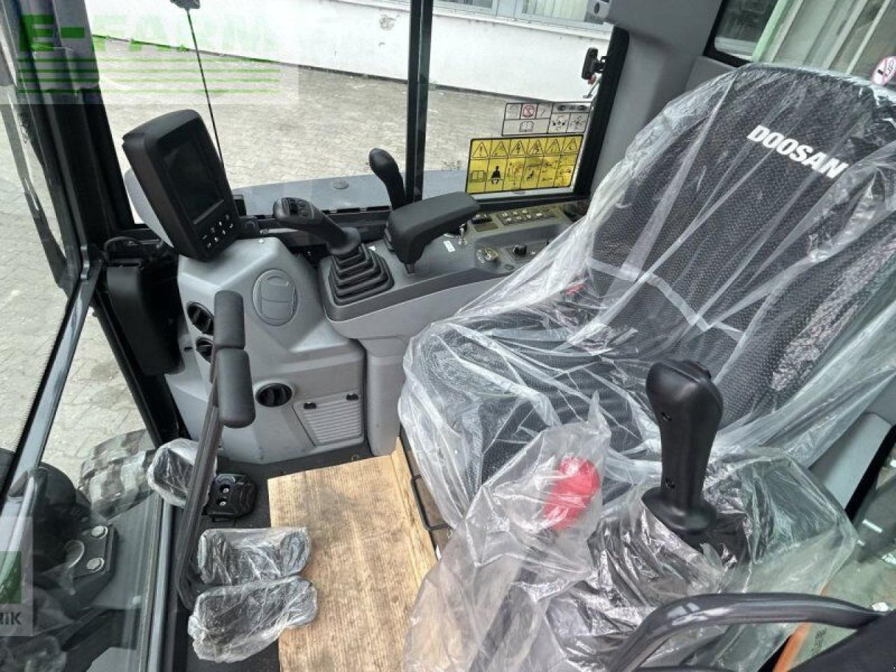 Minikotró Doosan dx 35z-7: 13 kép.