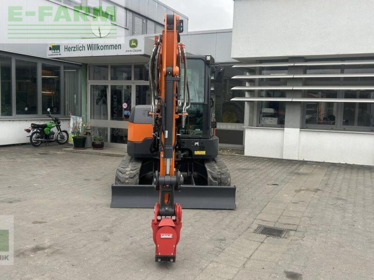 Doosan dx55r-7 - Minikotró: 2 kép. Doosan dx55r-7 - Minikotró: 2 kép.