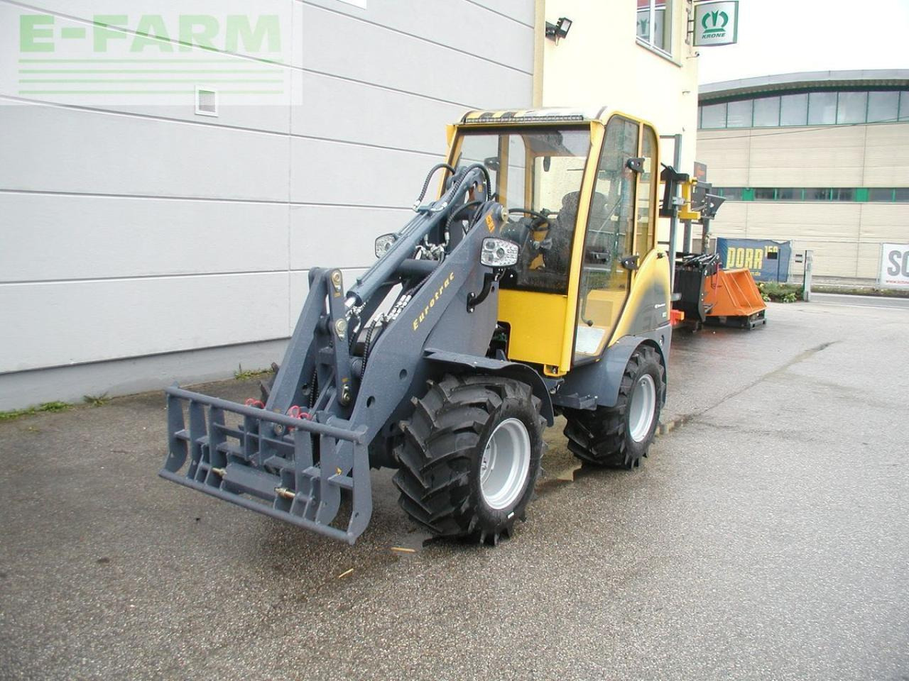 Eurotrac 820 / w12-cs2 - Minikotró: 3 kép. Eurotrac 820 / w12-cs2 - Minikotró: 3 kép.