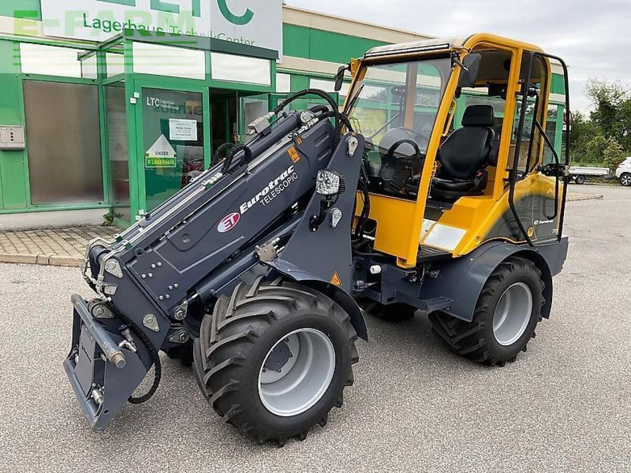 Eurotrac t 13-cf - Minikotró: 1 kép. Eurotrac t 13-cf - Minikotró: 1 kép.