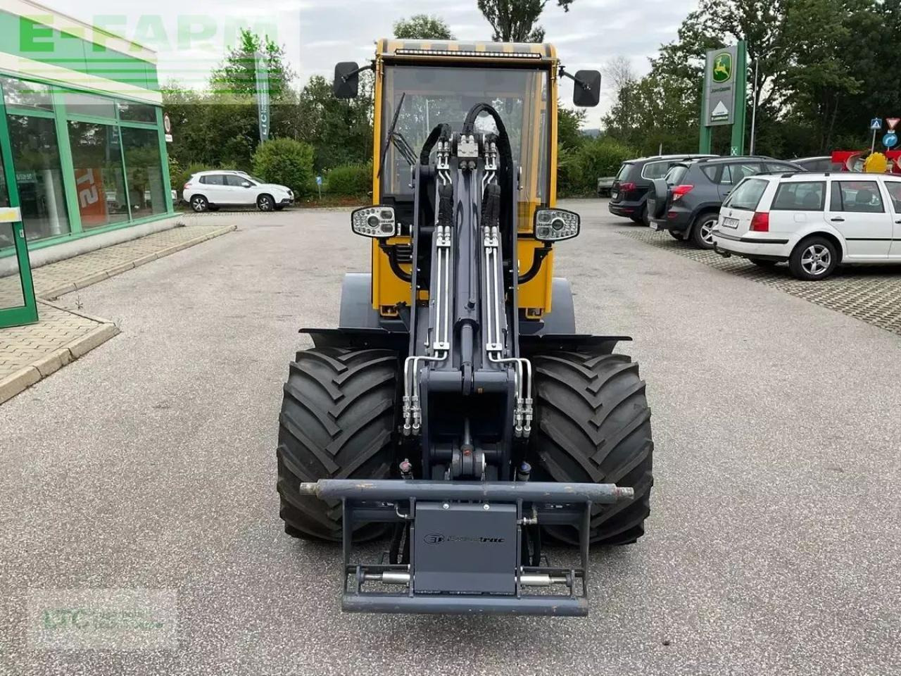 Eurotrac t 13-cf - Gumikerekes homlokrakodó: 5 kép. Eurotrac t 13-cf - Gumikerekes homlokrakodó: 5 kép.