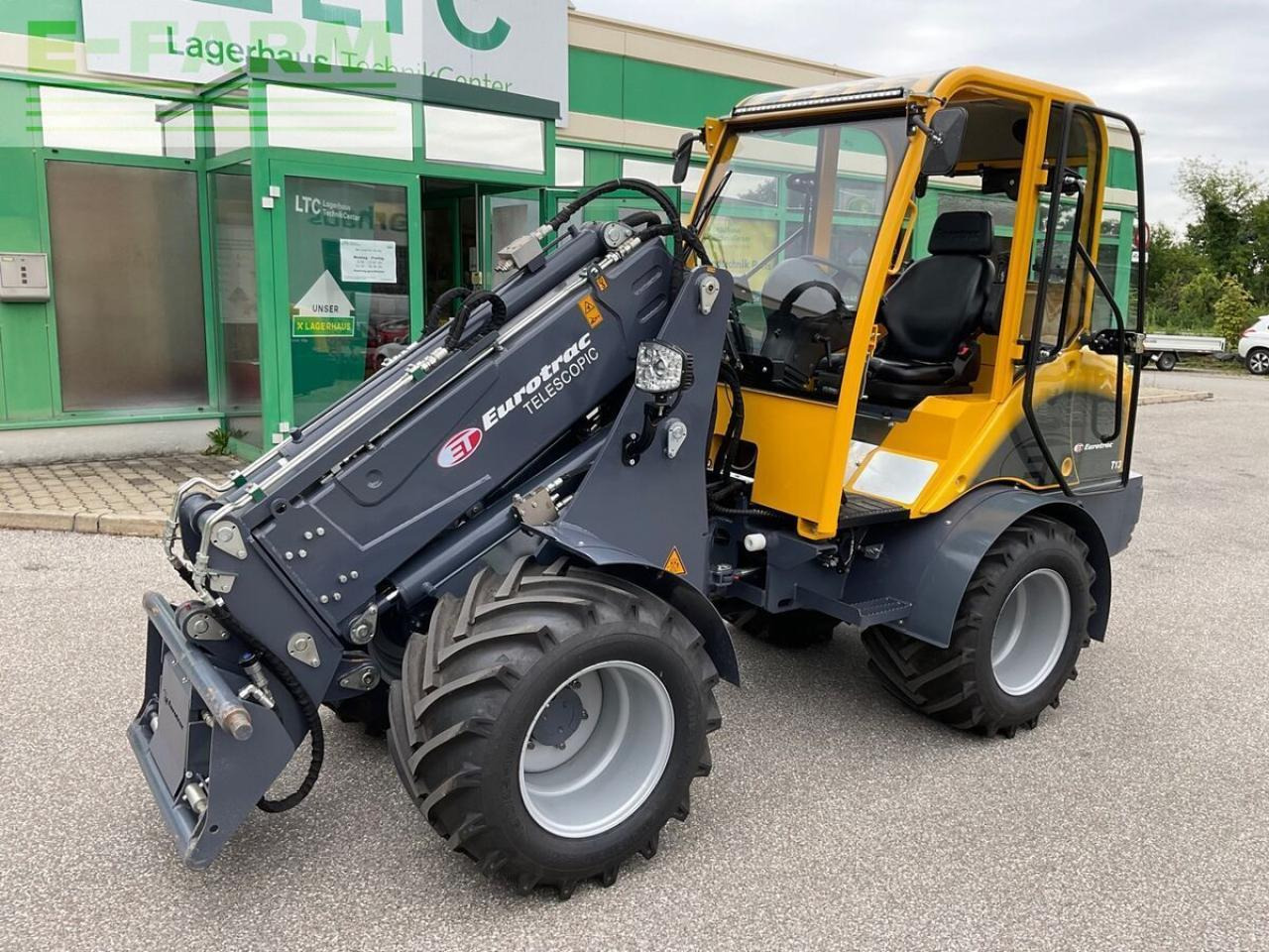 Eurotrac t 13-cf - Minikotró: 1 kép. Eurotrac t 13-cf - Minikotró: 1 kép.