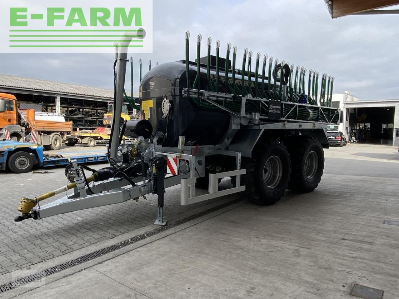 Farmtech polycis 1400 + schleppschuhverteiler condor 15.0 - Szippantó tartálykocsi: 3 kép. Farmtech polycis 1400 + schleppschuhverteiler condor 15.0 - Szippantó tartálykocsi: 3 kép.