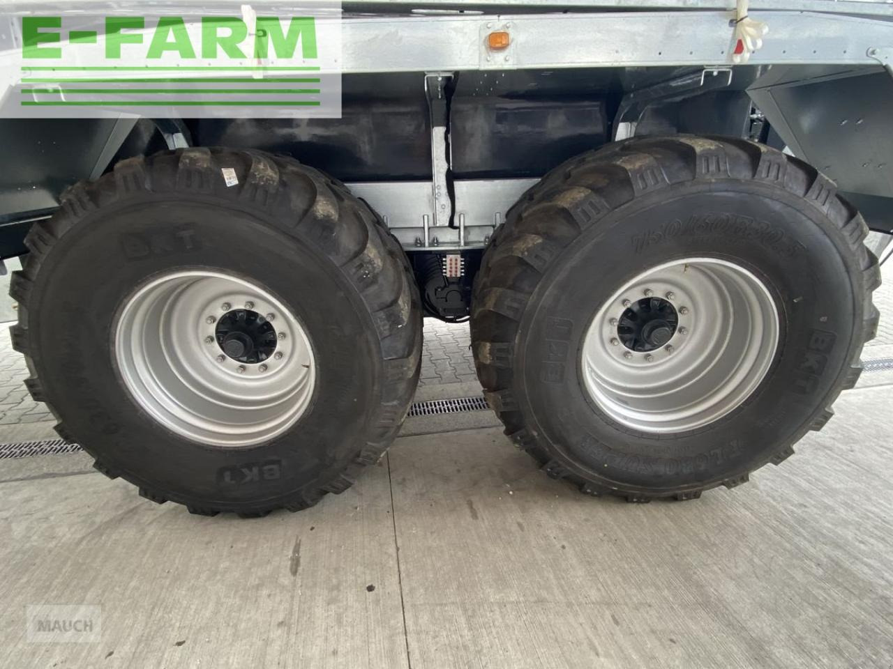 Farmtech polycis 1400 + schleppschuhverteiler condor 15.0 - Szippantó tartálykocsi: 5 kép. Farmtech polycis 1400 + schleppschuhverteiler condor 15.0 - Szippantó tartálykocsi: 5 kép.