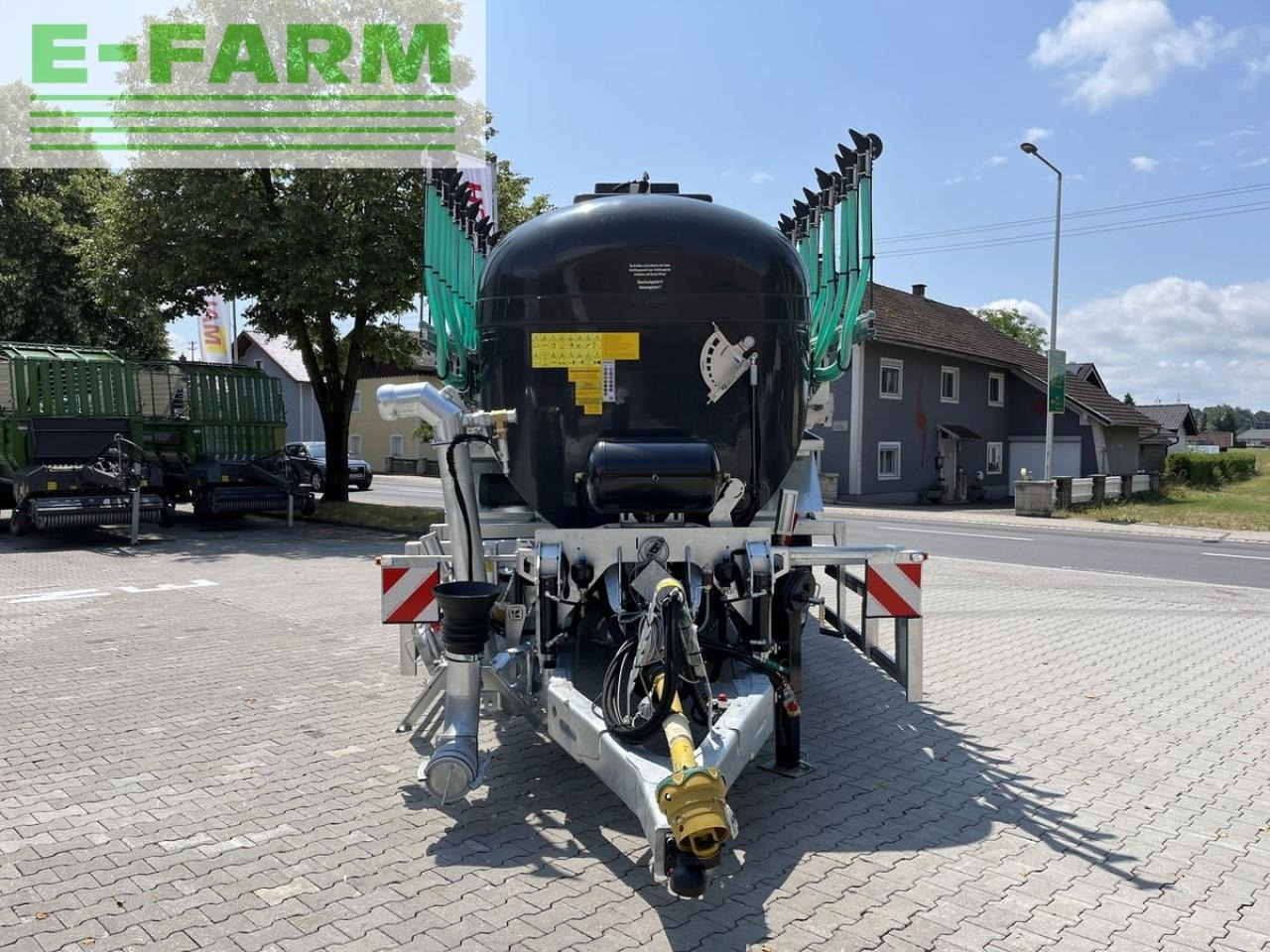 Farmtech polycis 1550 + condor 15.0 - Szippantó tartálykocsi: 3 kép. Farmtech polycis 1550 + condor 15.0 - Szippantó tartálykocsi: 3 kép.