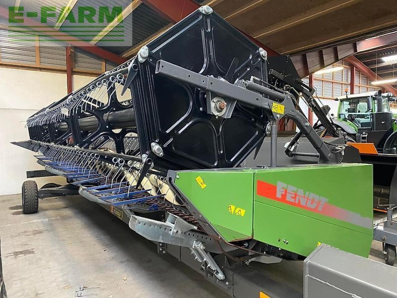 Fendt 25" ff - Takarmánybetakarító gép: 1 kép. Fendt 25" ff - Takarmánybetakarító gép: 1 kép.