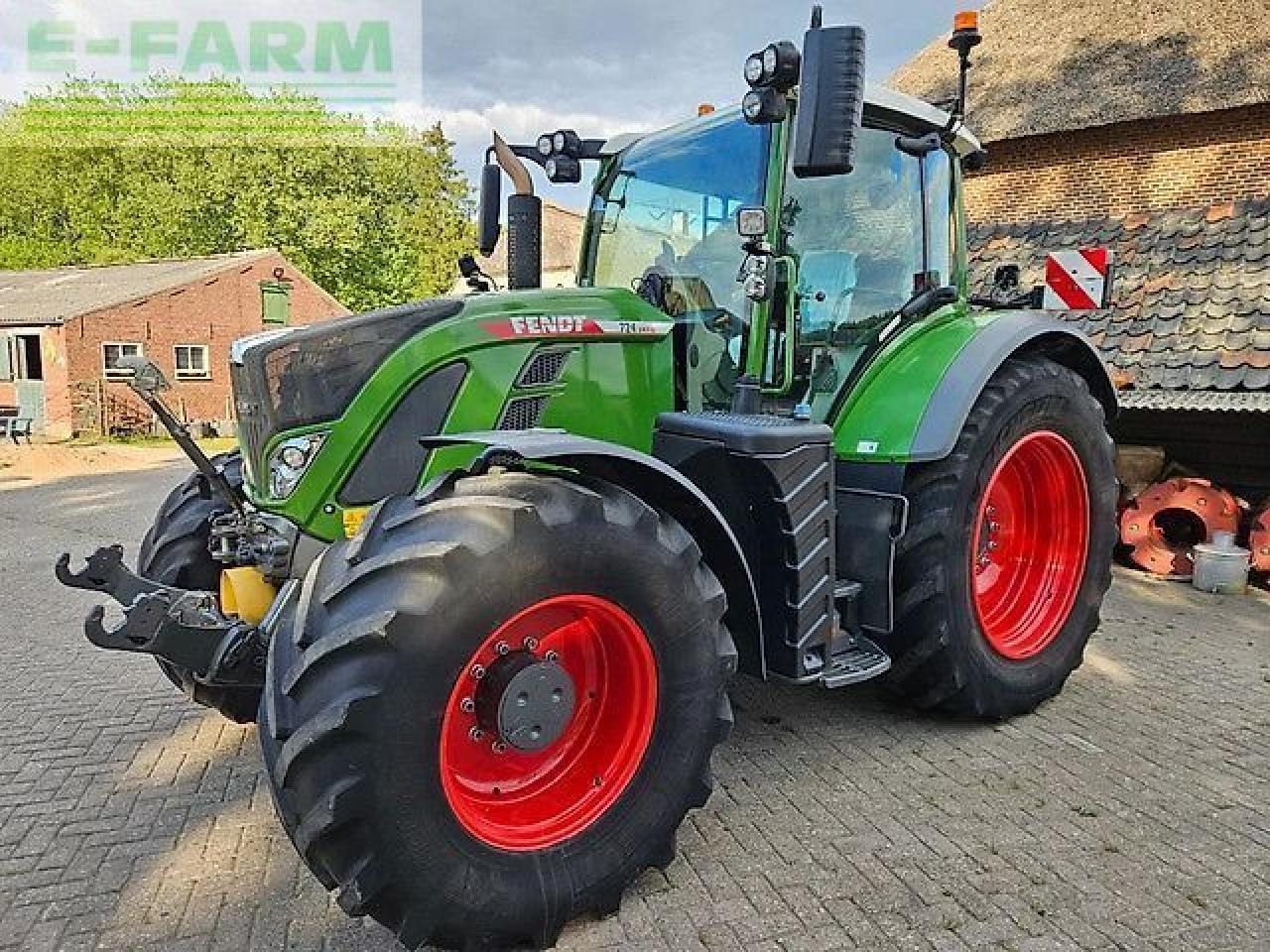 Fendt 724 gen6 profi plus setting 2 ( 718 720 722 ) - Traktor: 2 kép. Fendt 724 gen6 profi plus setting 2 ( 718 720 722 ) - Traktor: 2 kép.