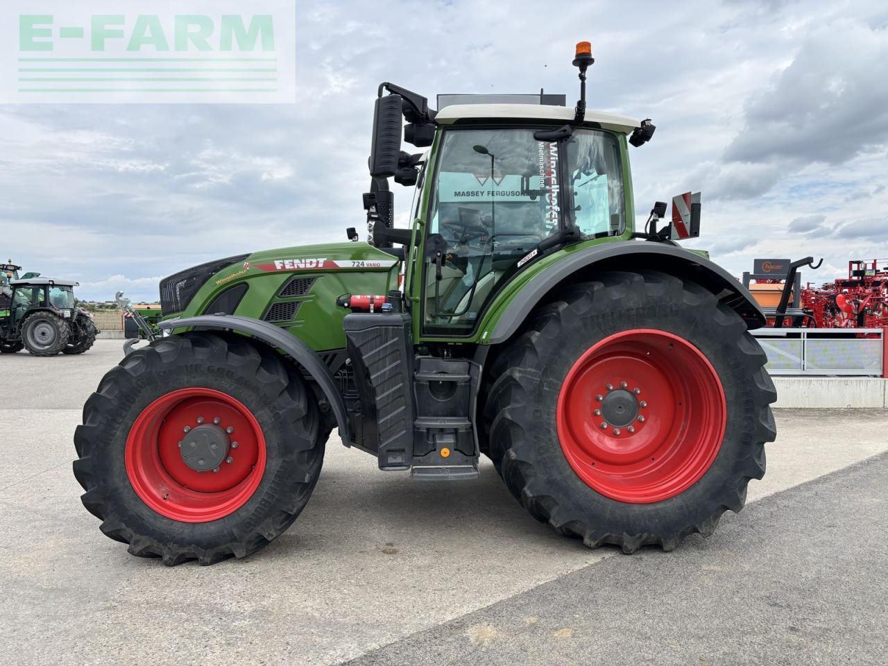 Fendt 724 vario profi+ ProfiPlus - Traktor: 3 kép. Fendt 724 vario profi+ ProfiPlus - Traktor: 3 kép.