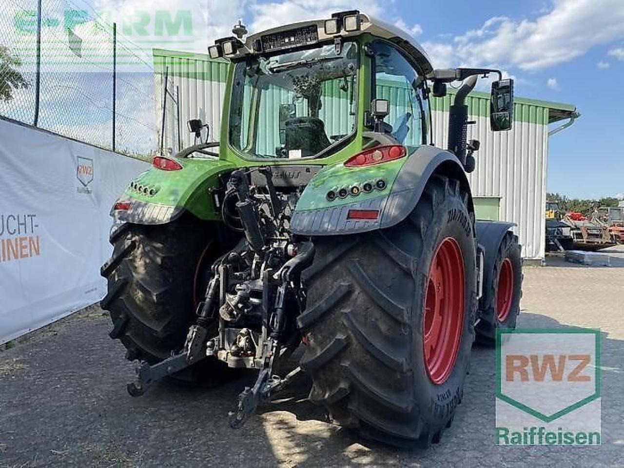 Fendt 724 vario s4 - Traktor: 2 kép. Fendt 724 vario s4 - Traktor: 2 kép.