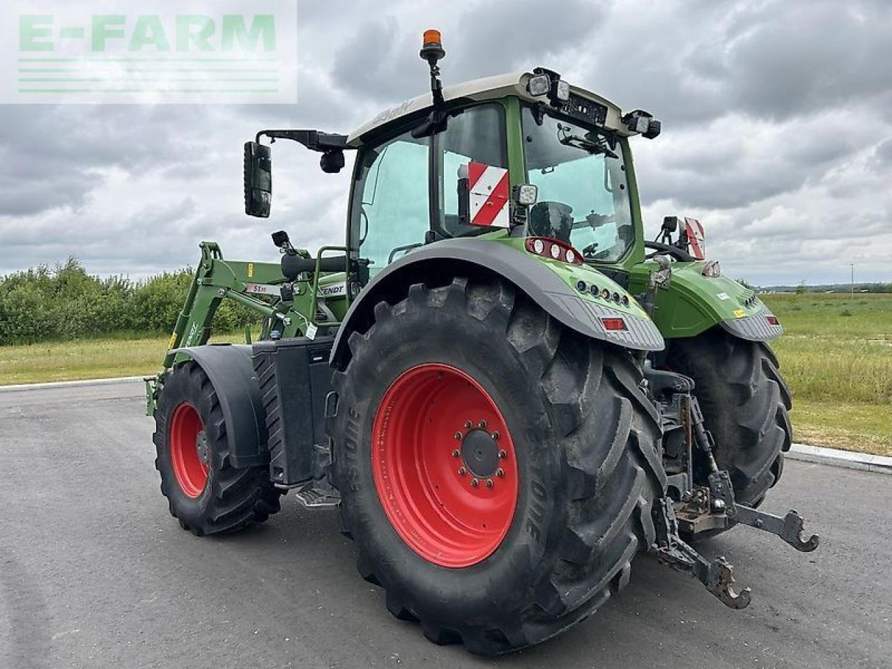 Fendt 724 vario s4 - Traktor: 2 kép. Fendt 724 vario s4 - Traktor: 2 kép.