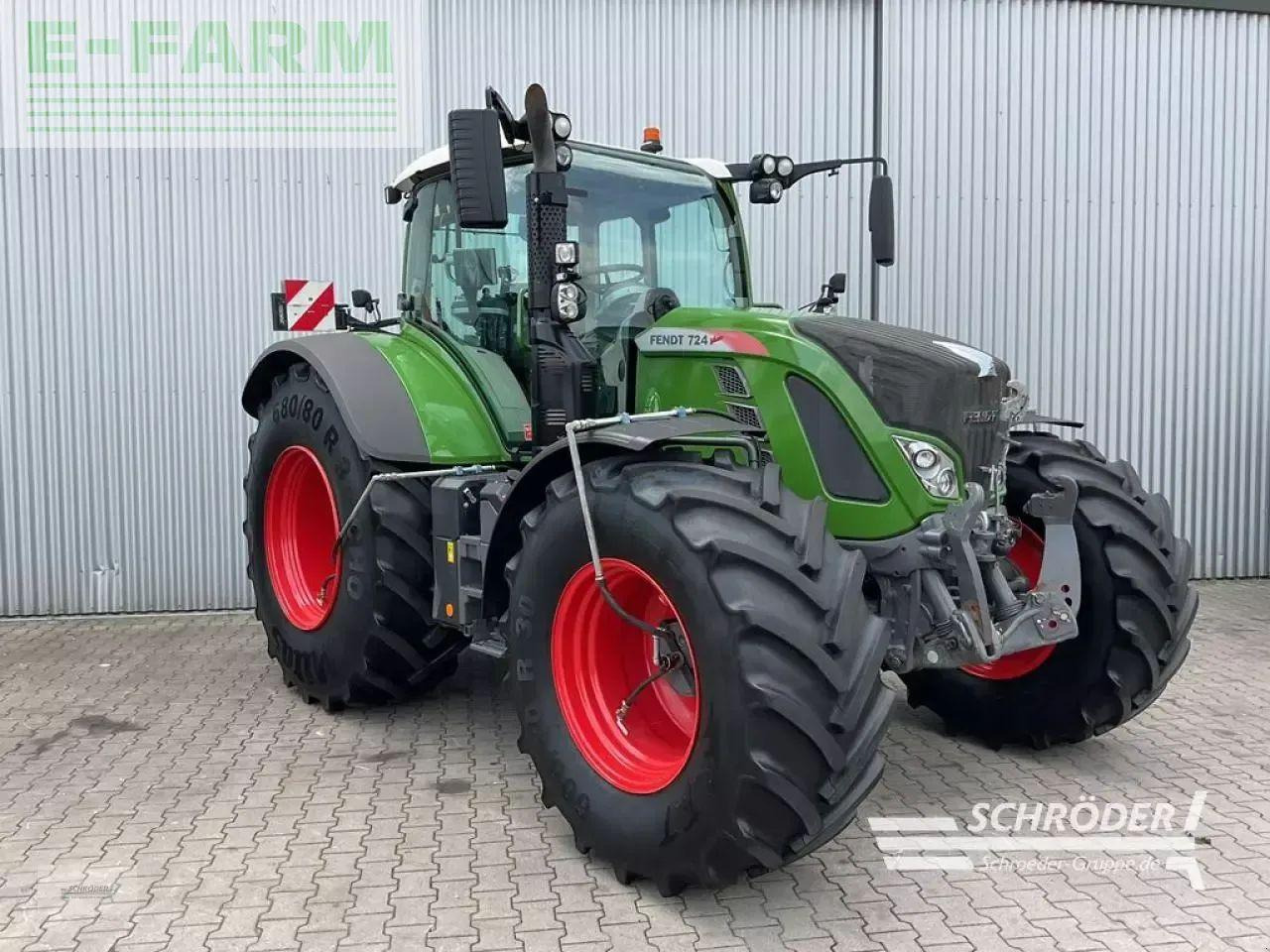 Fendt 724 vario s4 profi plus ProfiPlus - Traktor: 1 kép. Fendt 724 vario s4 profi plus ProfiPlus - Traktor: 1 kép.