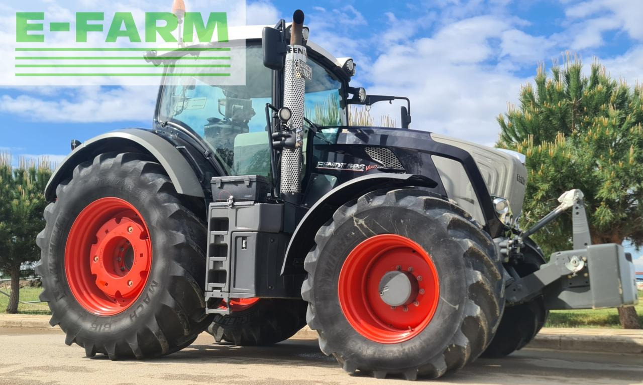 Fendt 826 Vario Profi Plus - Traktor: 2 kép. Fendt 826 Vario Profi Plus - Traktor: 2 kép.
