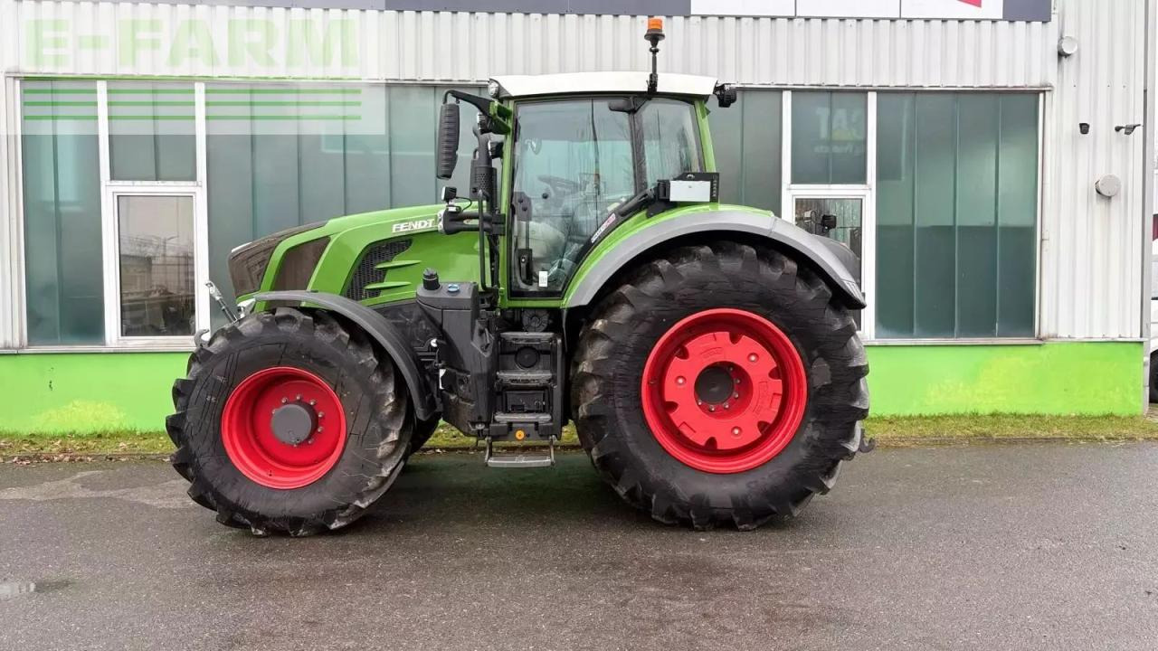 Fendt 826 vario profi+ ProfiPlus - Traktor: 4 kép. Fendt 826 vario profi+ ProfiPlus - Traktor: 4 kép.