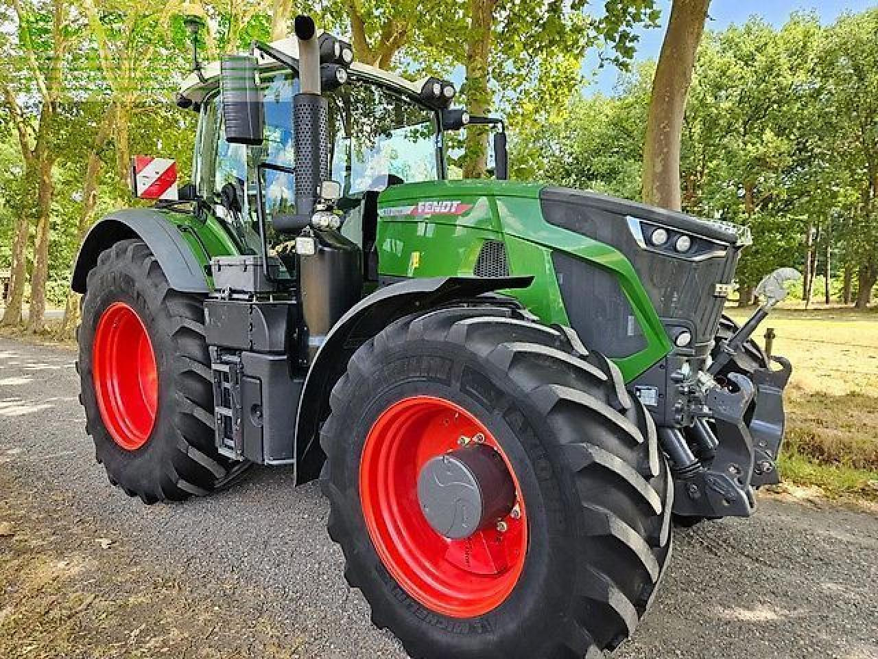 Fendt 933 gen6 profi plus 1900h ( 930 936 939 942 ) - Traktor: 2 kép. Fendt 933 gen6 profi plus 1900h ( 930 936 939 942 ) - Traktor: 2 kép.