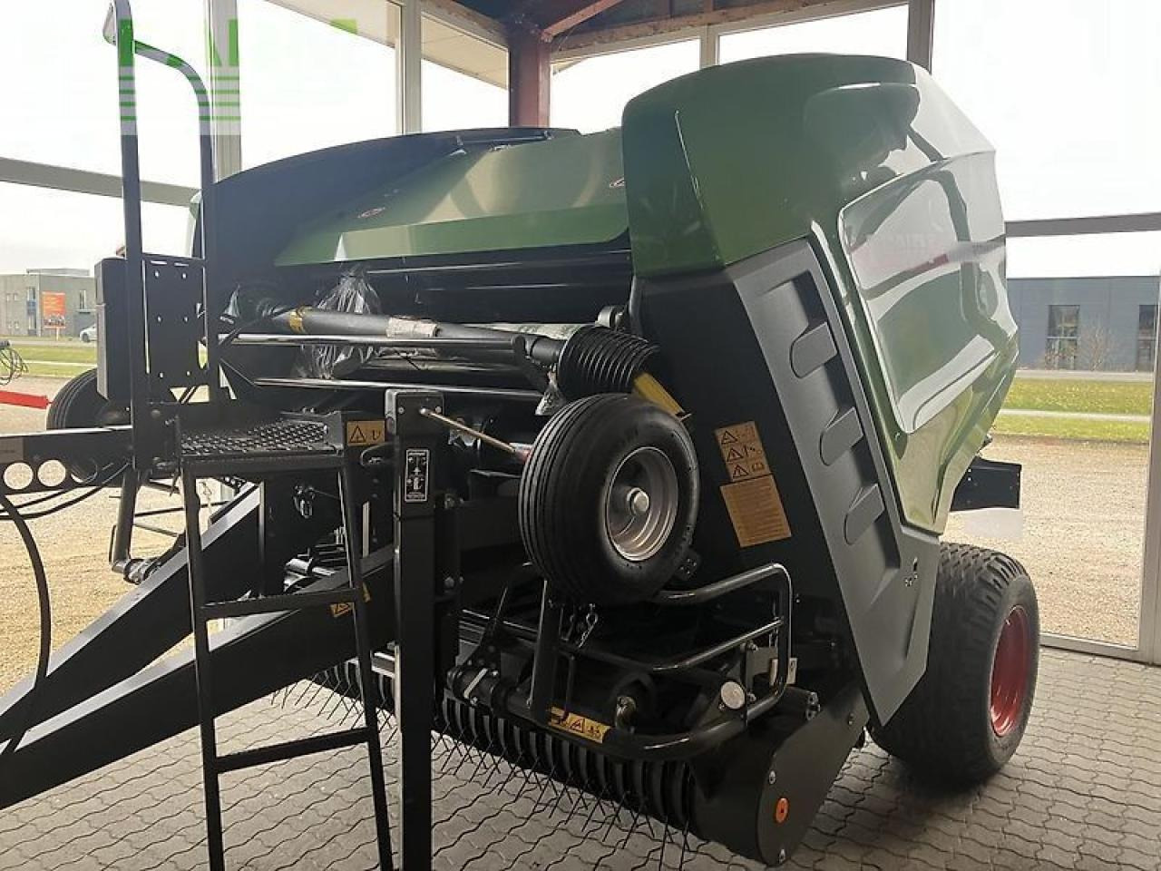Fendt rotana 130f - Kocka bálázó: 4 kép. Fendt rotana 130f - Kocka bálázó: 4 kép.