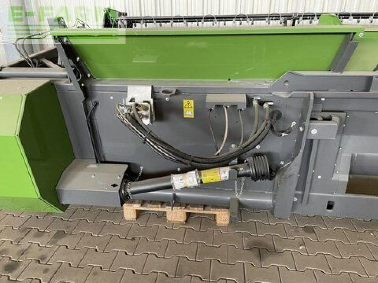 Fendt schneidwerk pf 5,50m (18') - Takarmánybetakarító gép: 3 kép. Fendt schneidwerk pf 5,50m (18') - Takarmánybetakarító gép: 3 kép.