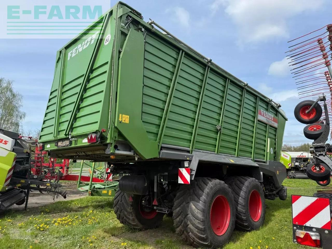 Fendt tigo 75 vr mit 800-er bereifung, laderaumabdeckung und dosierwalzen - Rendfelszedő: 3 kép. Fendt tigo 75 vr mit 800-er bereifung, laderaumabdeckung und dosierwalzen - Rendfelszedő: 3 kép.