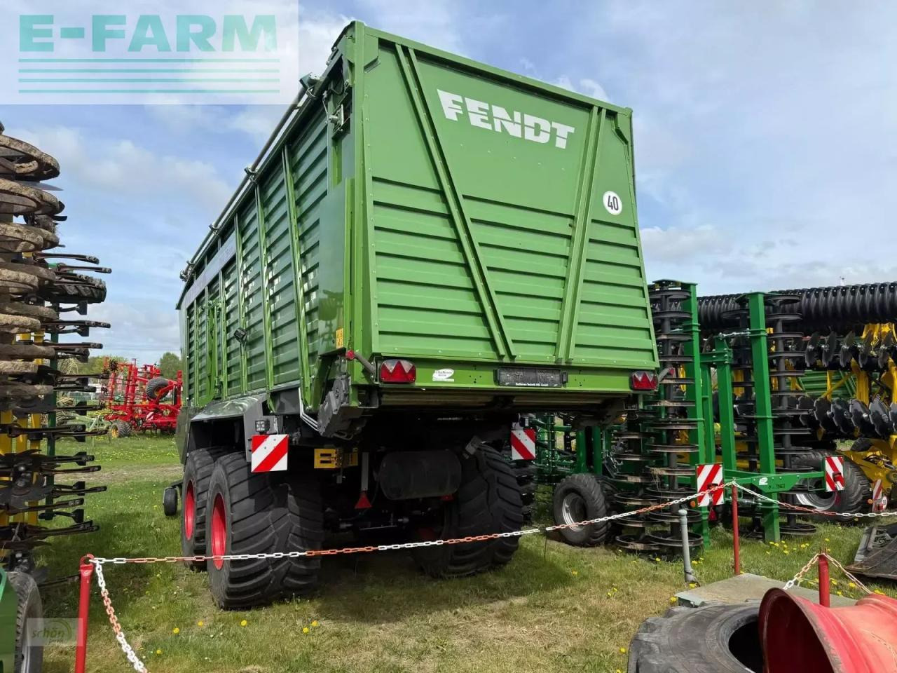 Fendt tigo 75 xr mit 800/45 r26,5 bereifung, laderaumabdeckung und 3 dosierwalzen - Rendfelszedő: 3 kép. Fendt tigo 75 xr mit 800/45 r26,5 bereifung, laderaumabdeckung und 3 dosierwalzen - Rendfelszedő: 3 kép.