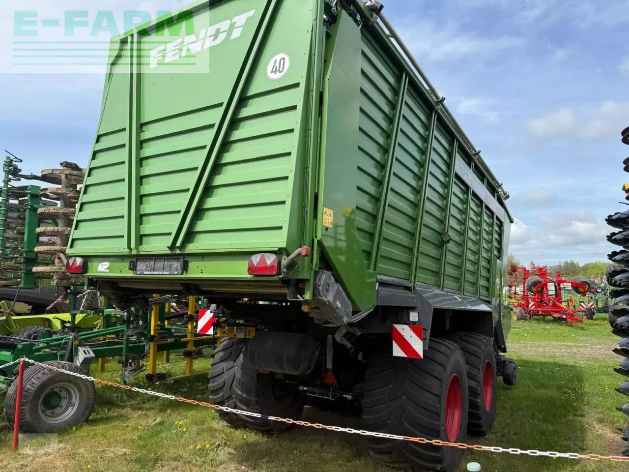 Fendt tigo 75 xr mit 800/45 r26,5 bereifung, laderaumabdeckung und 3 dosierwalzen - Rendfelszedő: 4 kép. Fendt tigo 75 xr mit 800/45 r26,5 bereifung, laderaumabdeckung und 3 dosierwalzen - Rendfelszedő: 4 kép.