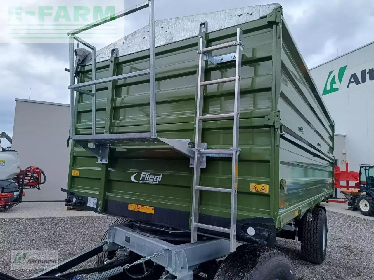 Fliegl dk180 maxum fox - Mezőgazdasági billenőpótkocsi: 3 kép. Fliegl dk180 maxum fox - Mezőgazdasági billenőpótkocsi: 3 kép.