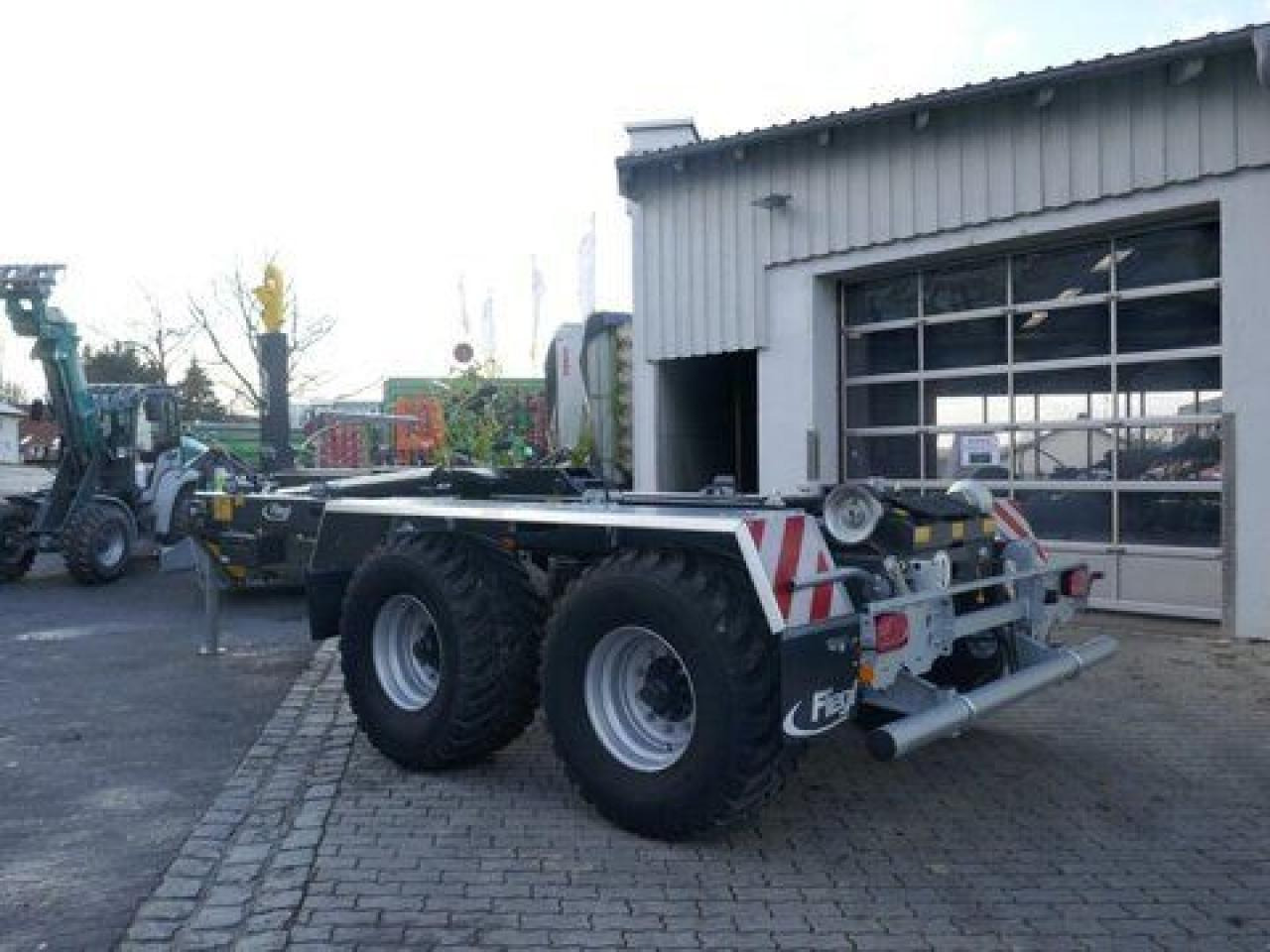 Fliegl hkl 22 - tandem abrollkipper - abgelagert! - Multiliftes/ Konténerszállító pótkocsi: 5 kép. Fliegl hkl 22 - tandem abrollkipper - abgelagert! - Multiliftes/ Konténerszállító pótkocsi: 5 kép.