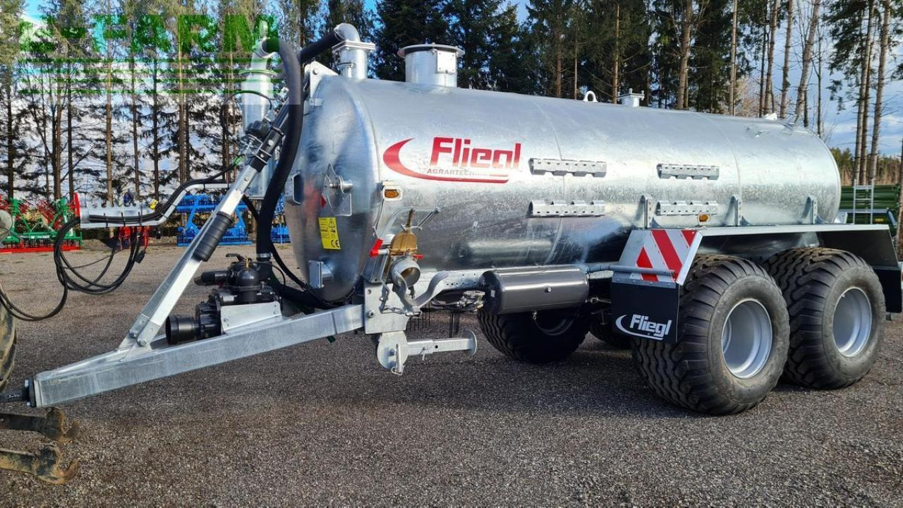 Fliegl vfm 10600 tandem - Szippantó tartálykocsi: 1 kép. Fliegl vfm 10600 tandem - Szippantó tartálykocsi: 1 kép.