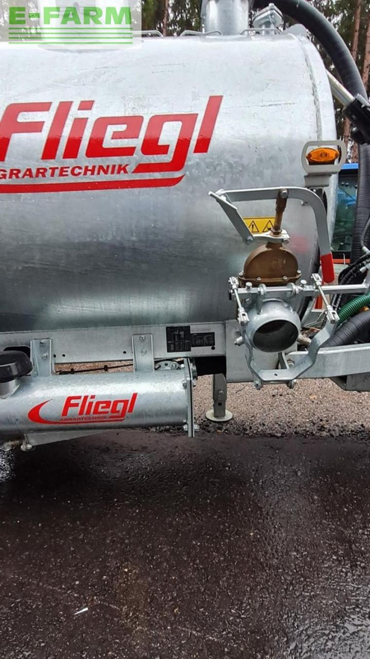 Fliegl vfm 6200 - Szippantó tartálykocsi: 3 kép. Fliegl vfm 6200 - Szippantó tartálykocsi: 3 kép.