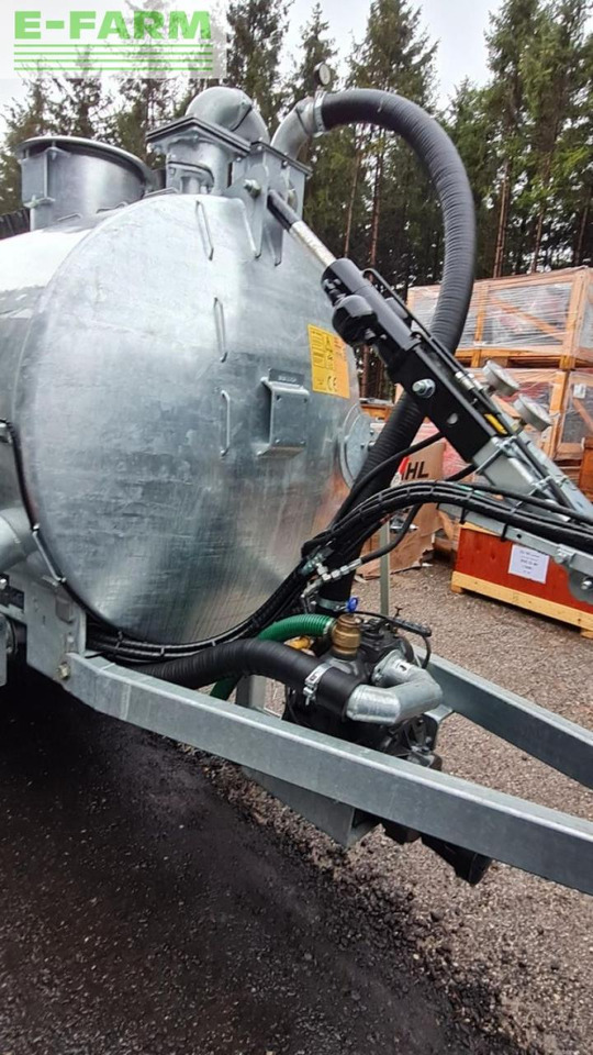 Fliegl vfm 6200 - Szippantó tartálykocsi: 5 kép. Fliegl vfm 6200 - Szippantó tartálykocsi: 5 kép.