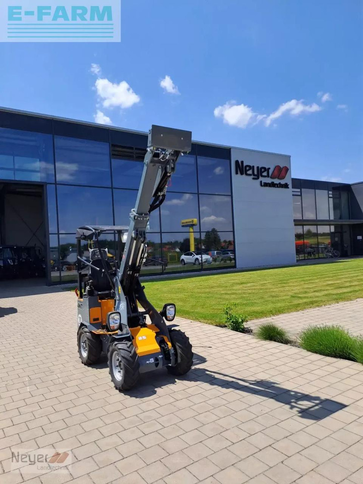 Giant g1100 tele - Gumikerekes homlokrakodó: 2 kép. Giant g1100 tele - Gumikerekes homlokrakodó: 2 kép.