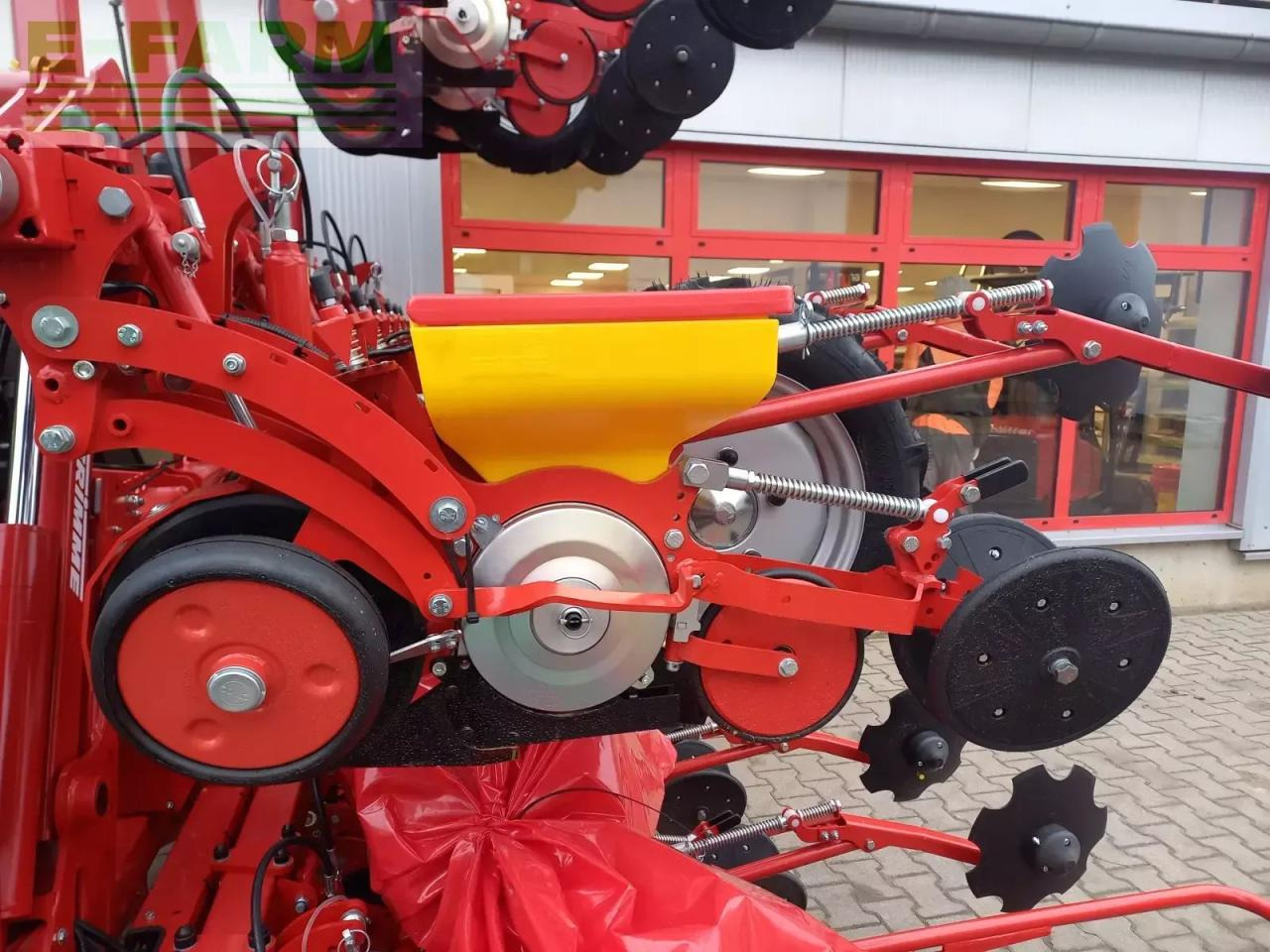 Grimme matrix 1800 - Precíziós vetőgép: 4 kép. Grimme matrix 1800 - Precíziós vetőgép: 4 kép.